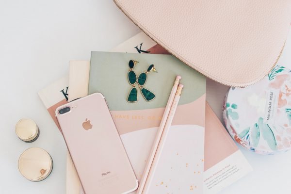 rose-gold-iphone-7-plus-beside-pencils-on-book-2897035-1.jpg